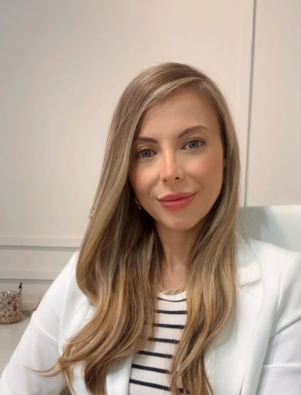 Camila S Capobianco no consultório
